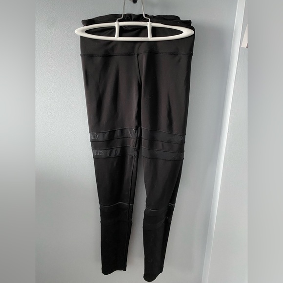 Ivviva leggings with mesh cutouts in Girls size 12 / Women’s XS - Picture 1 of 4